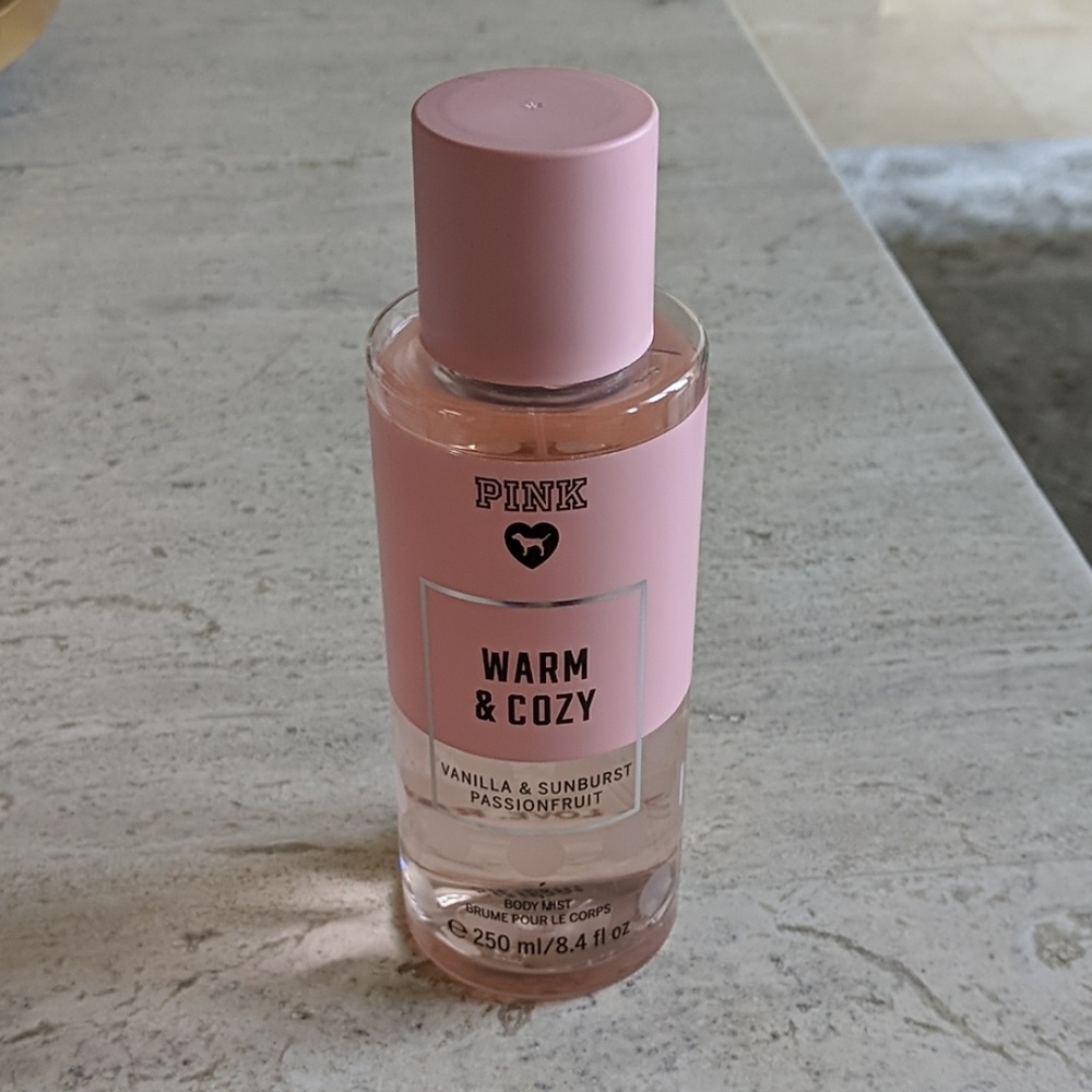 Warm & Cozy body spray by PINK